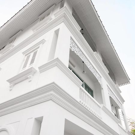 Dharasom' S Colonial House Hotell Bangkok Exteriör bild