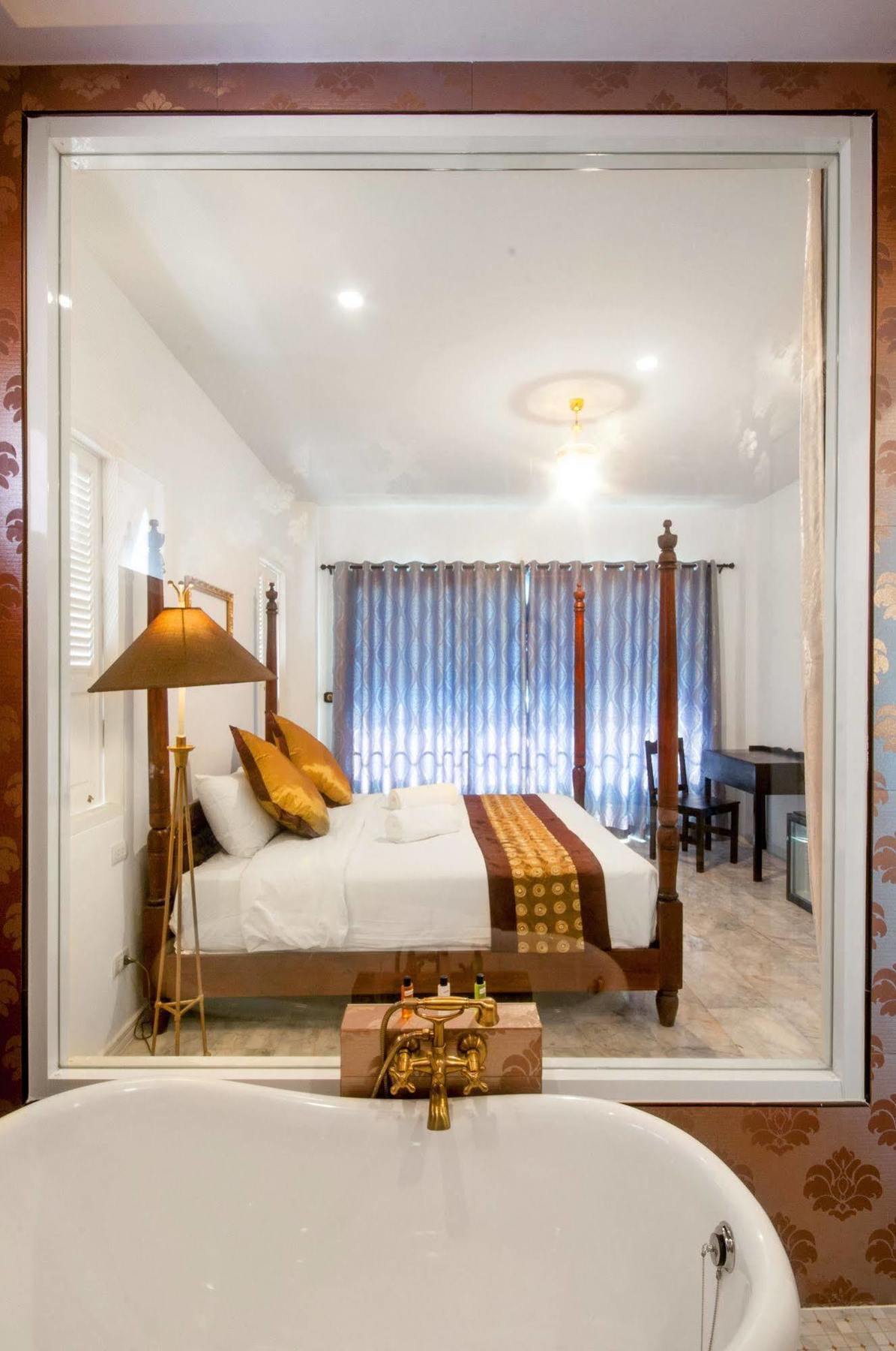 Dharasom' S Colonial House Hotell Bangkok Exteriör bild